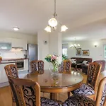 펜션 Luxury With Heated Pool, Jacuzzi And Sauna 마카르스카