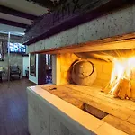 Luxury With Heated Pool, Jacuzzi And Sauna 펜션 *