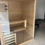 Luxury With Heated Pool, Jacuzzi And Sauna 펜션 *