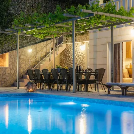 Luxury With Heated Pool, Jacuzzi And Sauna