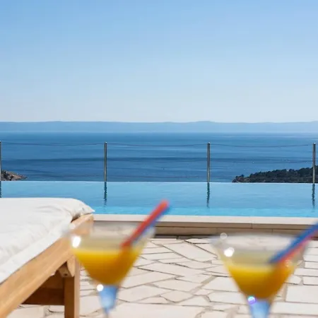 Luxury With Heated Pool, Jacuzzi And Sauna 마카르스카