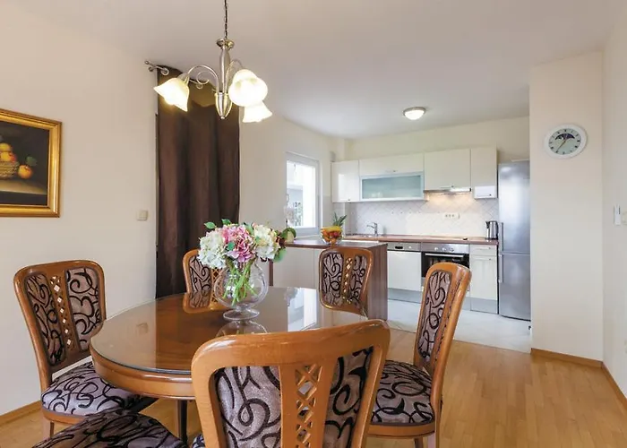 Luxury With Heated Pool, Jacuzzi And Sauna Vakantiehuis