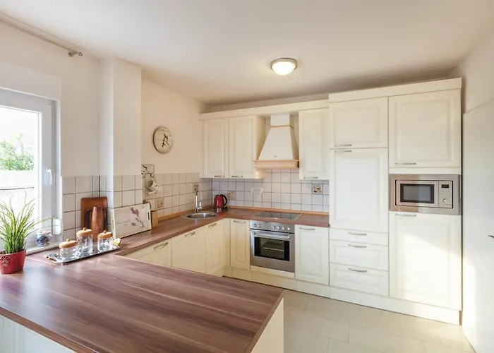 Luxury With Heated Pool, Jacuzzi And Sauna Vakantiehuis