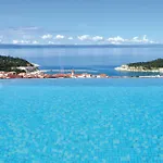 Luxury With Heated Pool, Jacuzzi And Sauna *