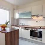 Luxury With Heated Pool, Jacuzzi And Sauna *