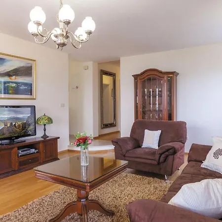 펜션 Luxury With Heated Pool, Jacuzzi And Sauna 마카르스카