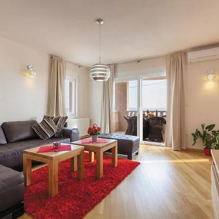 Luxury With Heated Pool, Jacuzzi And Sauna Holiday home