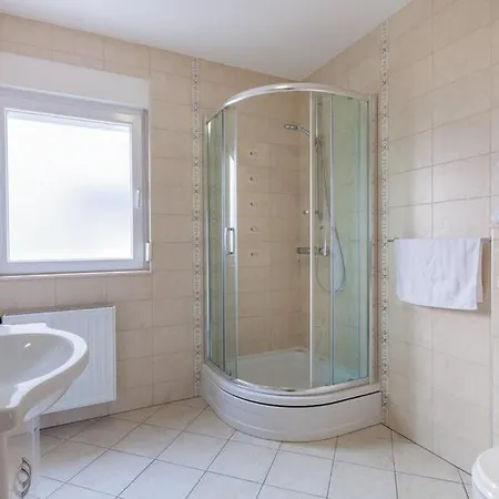 Holiday home Luxury With Heated Pool, Jacuzzi And Sauna *