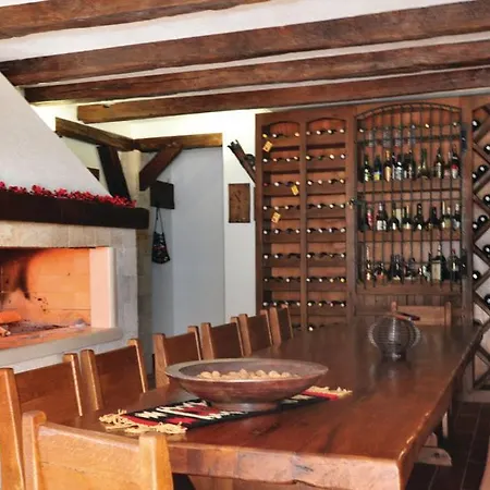 Luxury With Heated Pool, Jacuzzi And Sauna 마카르스카