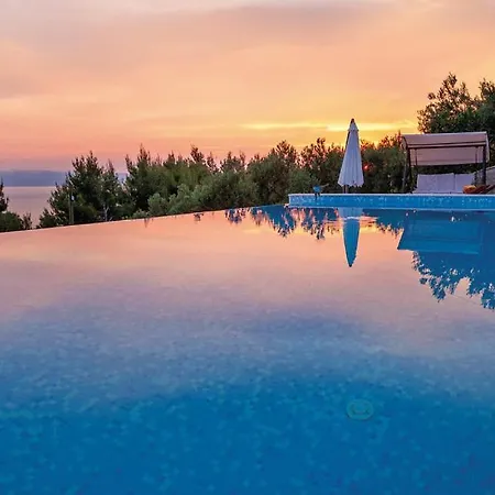 Luxury With Heated Pool, Jacuzzi And Sauna Сasa de vacaciones *