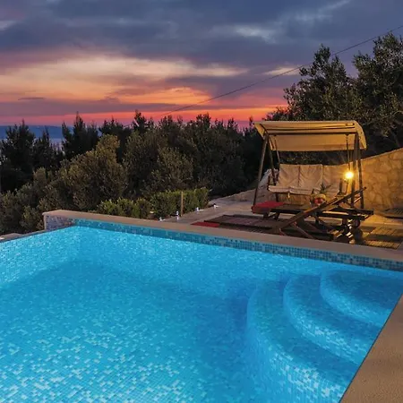 Holiday home Luxury With Heated Pool, Jacuzzi And Sauna *