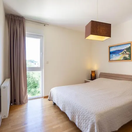 Luxury With Heated Pool, Jacuzzi And Sauna Holiday home Makarska