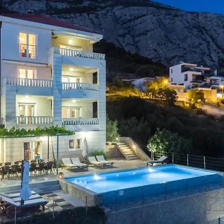 펜션 Luxury With Heated Pool, Jacuzzi And Sauna