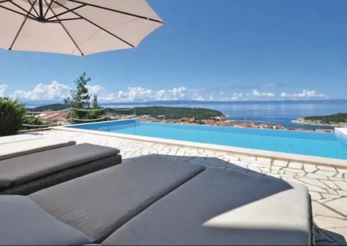 Luxury With Heated Pool, Jacuzzi And Sauna