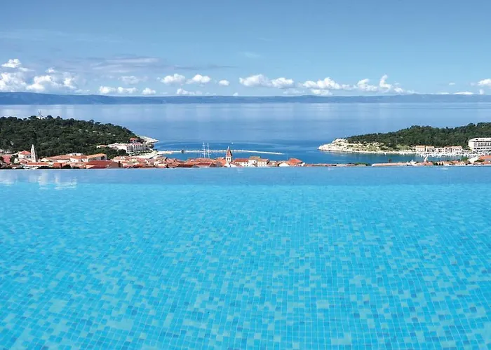 Luxury With Heated Pool, Jacuzzi And Sauna *