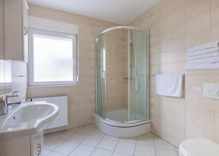 Holiday home Luxury With Heated Pool, Jacuzzi And Sauna *