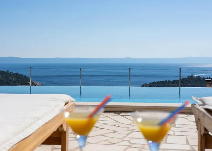 Luxury With Heated Pool, Jacuzzi And Sauna Μακάρσκα