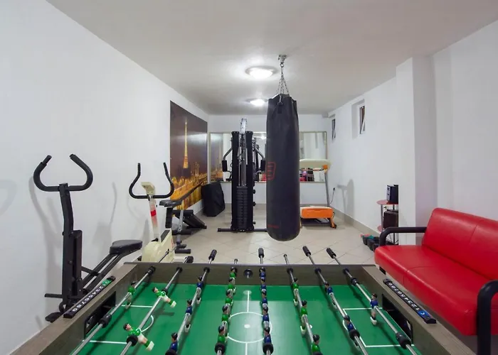 Luxury With Heated Pool, Jacuzzi And Sauna *