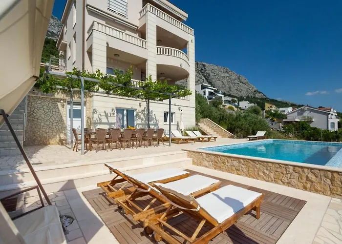 Luxury With Heated Pool, Jacuzzi And Sauna Μακάρσκα