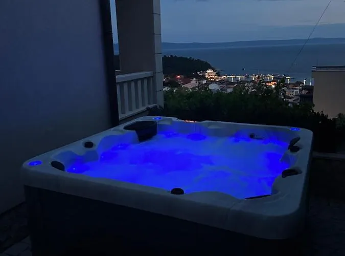 Luxury With Heated Pool, Jacuzzi And Sauna